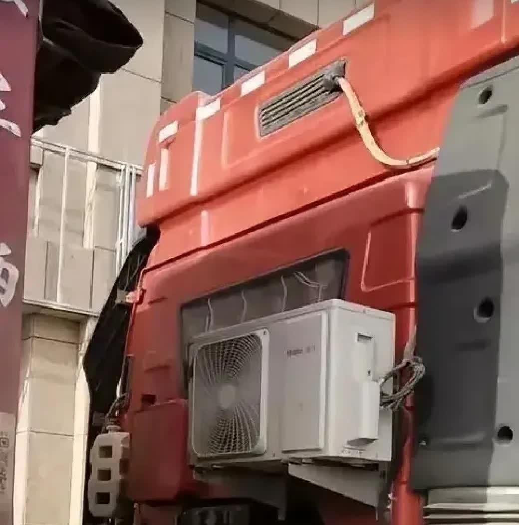 为什么现在的货车普遍私装空调？因为原厂的空调有个致命缺点：熄火后就不能用了。
