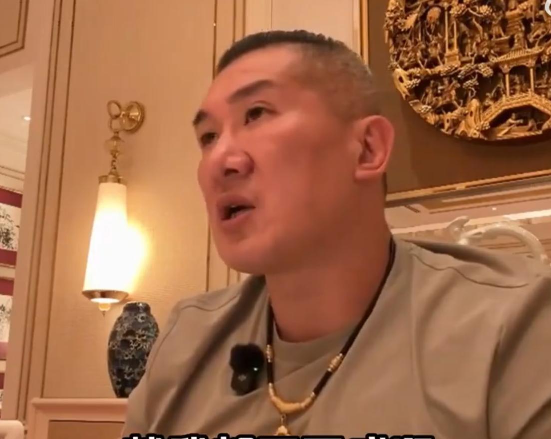 说到底，他转变口风时间太短，谁知道他底色到底是啥？肯定是需要时间来验证的，万一哪