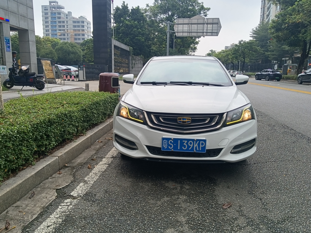 保险和保养花了9千
更换配件轮胎四条全换
换了机油全合成壳牌金壳火花塞，波箱油，