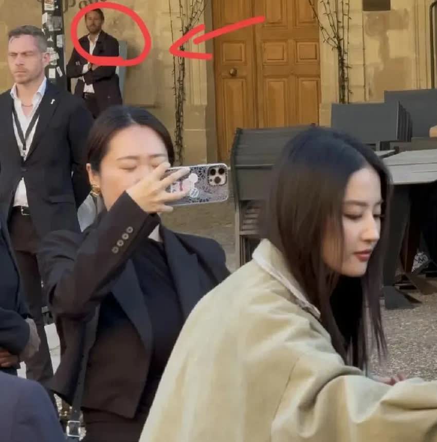 终于明白刘亦菲为啥不结婚，不是没人馋她身子，而是她有一个很重要的问题，那就是她太