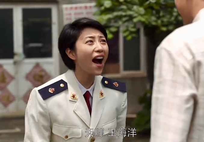 《父母爱情》江亚菲为什么三十五岁了才结婚？可能与江亚宁有关。
江亚菲二十三岁被母