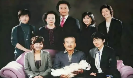 国民爷爷李顺载离世，91岁演遍175部剧，搞笑一家人成永恒回忆
 
韩国演艺圈传