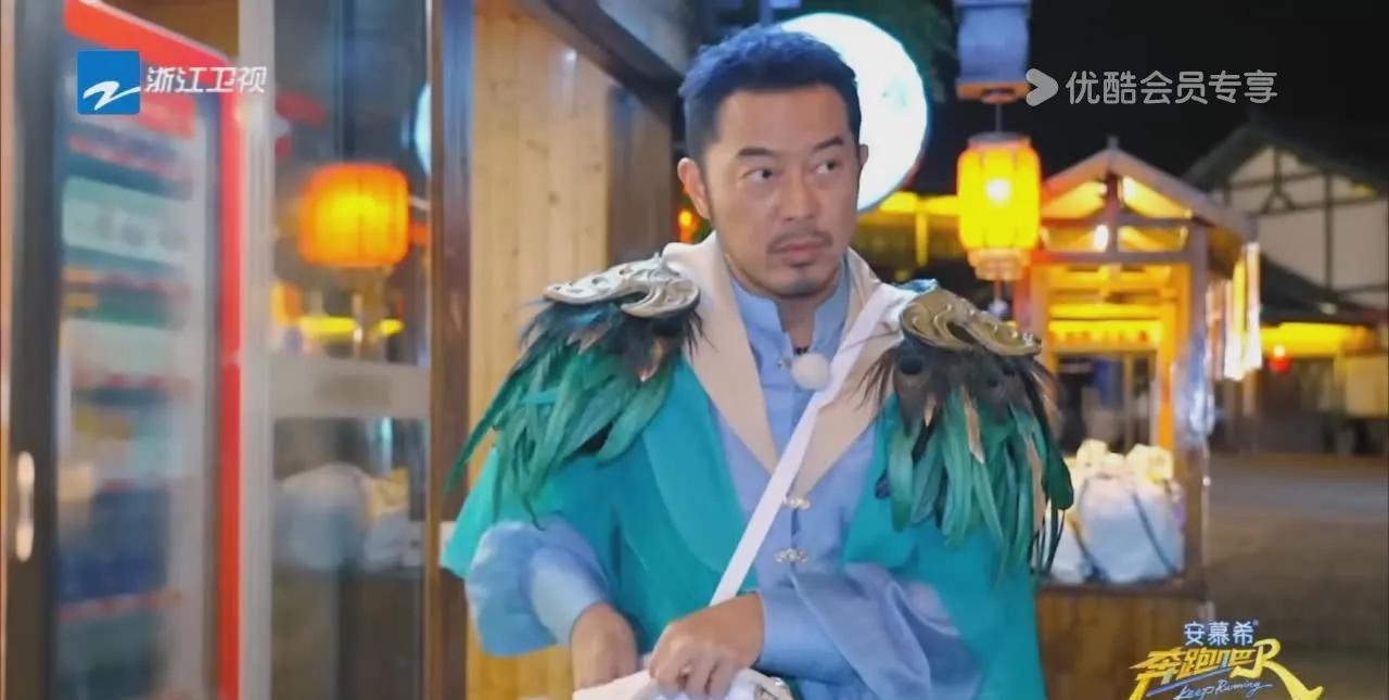 被李晨偷沙溢棒冰那段笑疯[泪奔][泪奔]
《跑男》游戏中，沙溢找到一支九级的棒冰