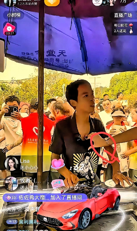 好家伙，这两天“鸡排哥”的人设真是说变就变！国庆前还关着直播打赏，一副“视金钱如