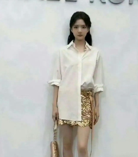 任敏的的气质很好，腿好细啊！