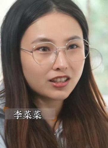 浙江，95后女孩患不死癌症，瘫痪在床，家人放弃让其自生自灭！女孩却不认命，坐轮椅