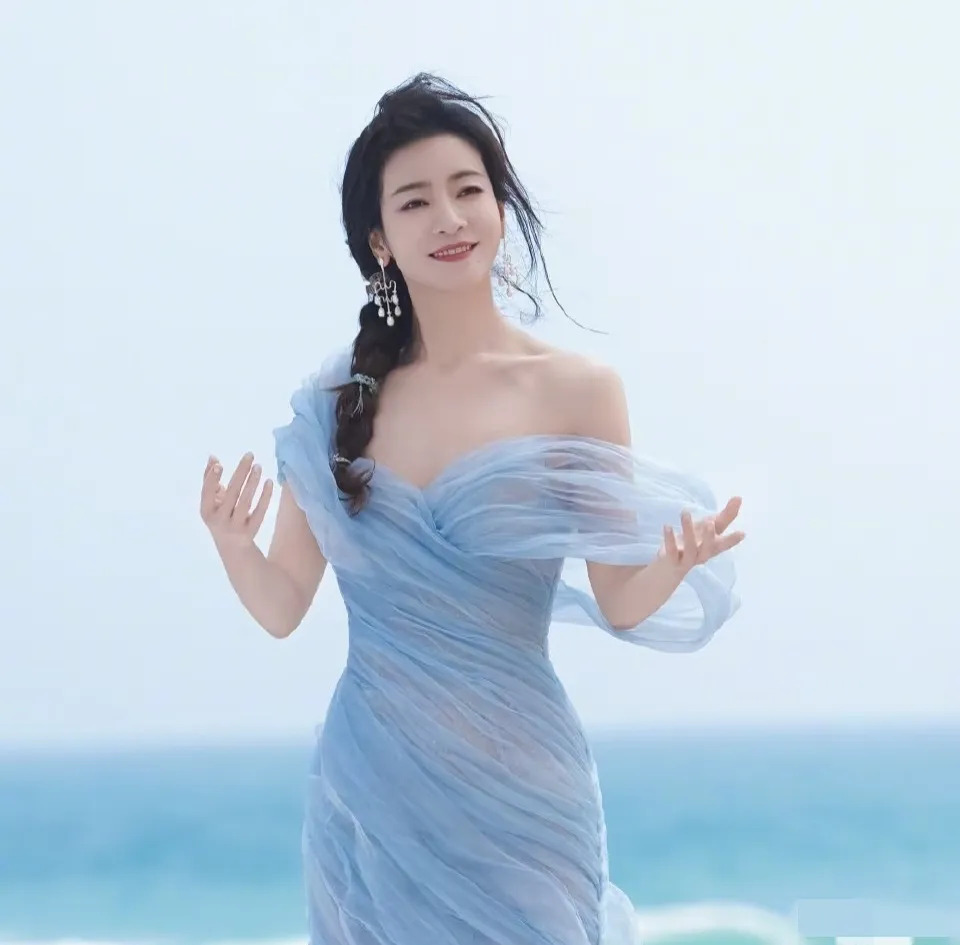 李晟浪姐翻红引热议











什么？李晟竟然翻红了？曾经的小燕子又回
