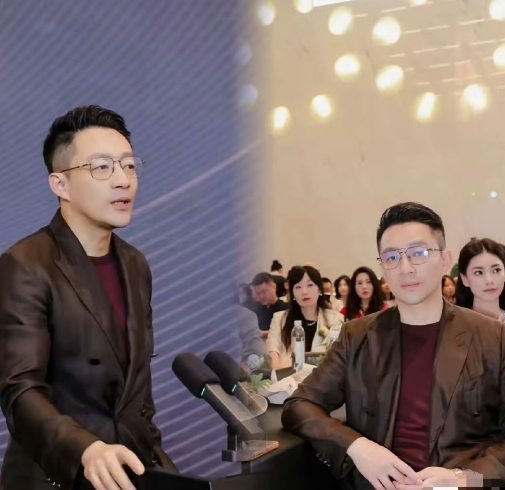 小菲的成功都是他自己努力换来的，他的人际关系，圈子，都决定了他的成败。怎么说，他