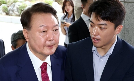 尹锡悦愁坏了
当地时间7月9日下午，尹锡悦现身首尔中央地方法院，接受由韩国特检组