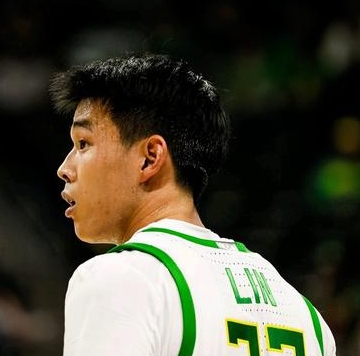 中国男篮球员林葳NCAA常规赛首秀2分。NCAA常规赛，俄勒冈大学和夏威夷大学的