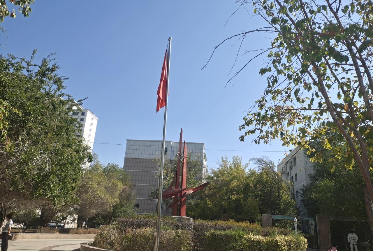 探索广场
探索广场位于乌鲁木齐市高新区(新市区)科学一街以北，科北社区以南，建设