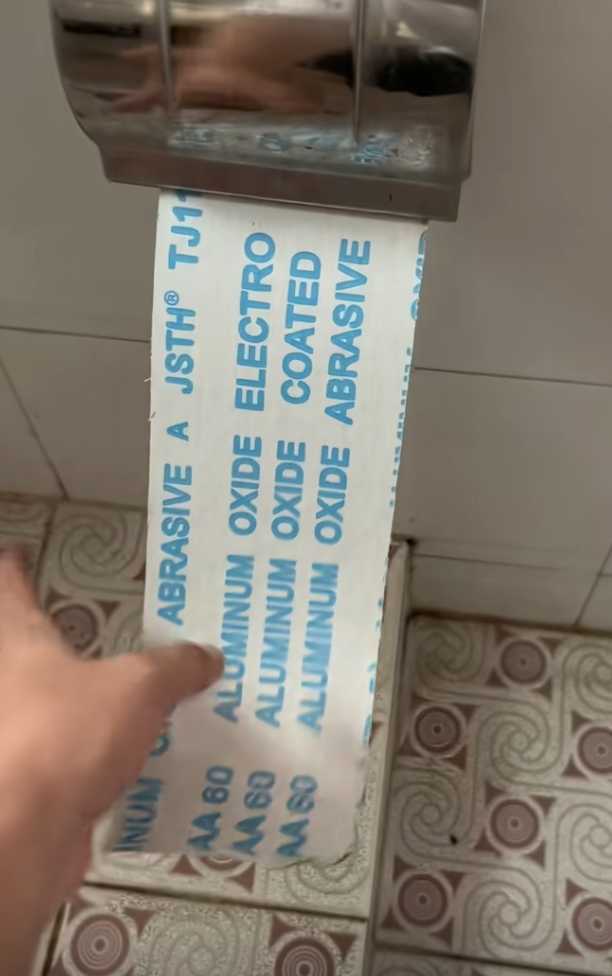 嘿嘿，只有娘炮才用卫生纸，男人就应该用砂纸