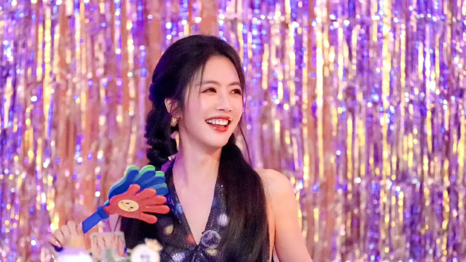 《桃花坞 5》：舞厅趴的复古之约，蔡文静凭挂脖波点裙出圈