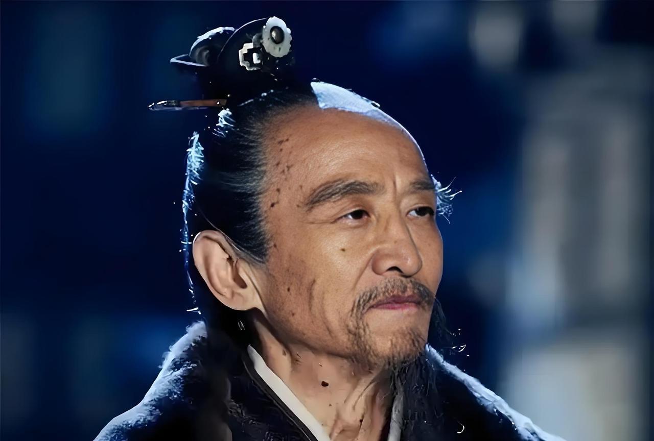 毒士贾诩，一生几大计谋，全是如出一辙的套路，可以说是“一招鲜，吃遍天”。贾诩的计