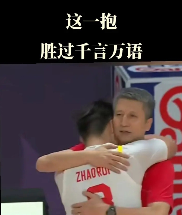 “从质疑到担当，从青涩到领袖。赵睿红着眼眶与郭士强深深相拥，这一刻，所有压力化作