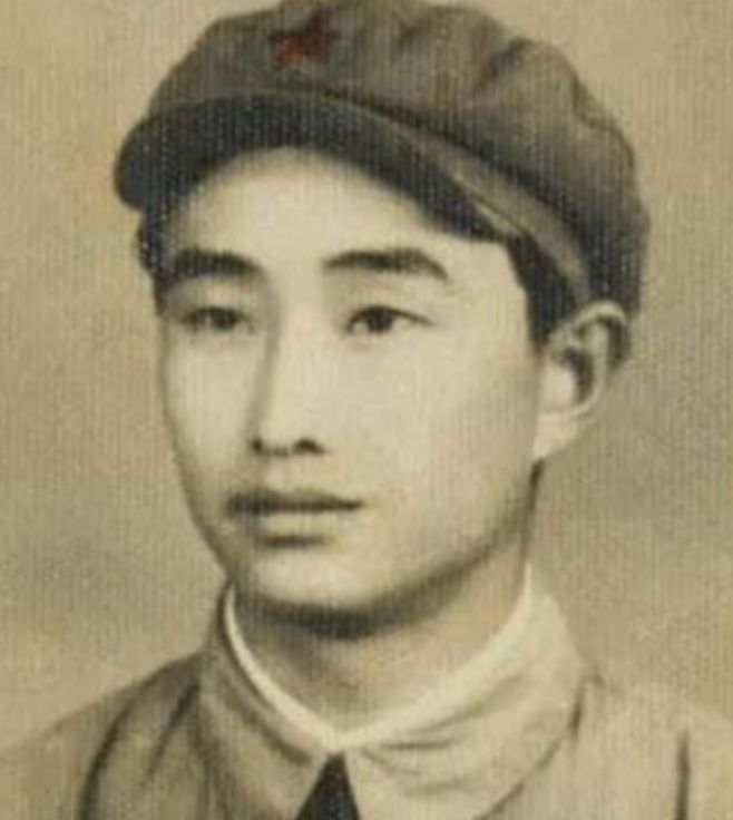 1943年，日军轰炸机的轰鸣声划破了华北平原的宁静，当大多数八路军战士寻求掩护时