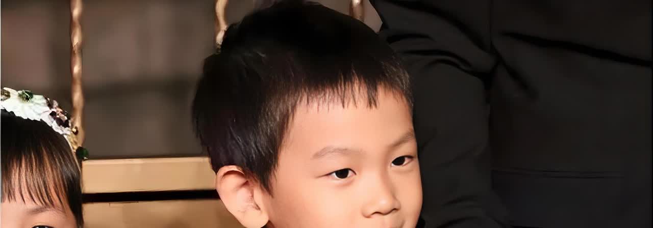 最近网上又在传王宝强家的事儿？有媒体说，他儿子越长越不像，甚至有人闲得慌编排"像