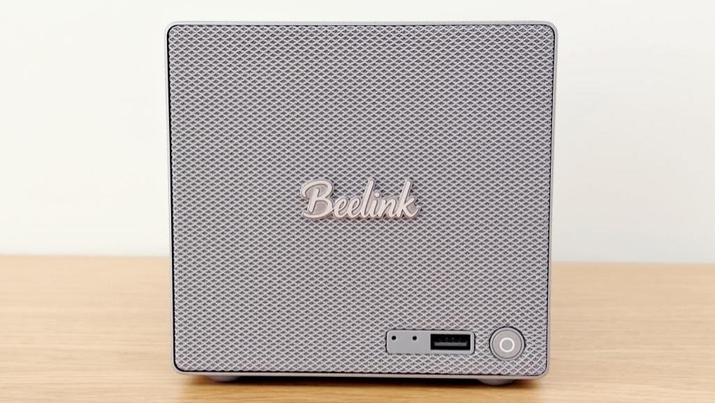 极限体积超大肚量，堪称精美工艺品NAS：零刻ME Pro×飞牛fnOS体验