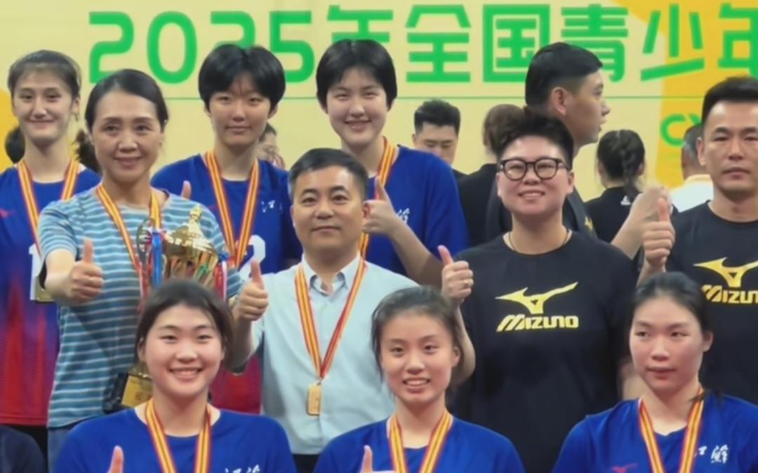 U19女排全锦赛上，
江苏女排是直落三局，
胜了上海女排，获得冠军，
另外，江苏