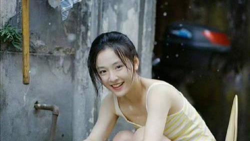 六姊妹吴倩素颜碾压小花！央视怼脸拍出33岁神演技 打脸流量假哭