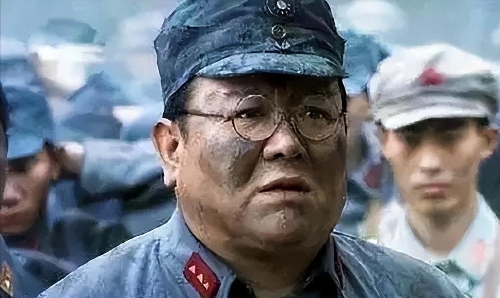 “雾满龙冈，千嶂暗，齐声唤，前头捉住了张辉瓒。”红军在第一次反“围剿”中活捉了国