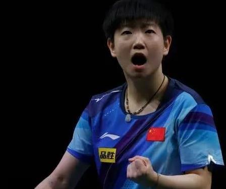 孙颖莎压轴出场，碾压朱芊曦
横滨冠军赛女单首轮最后一场比赛，孙颖莎迎战朱芊曦。