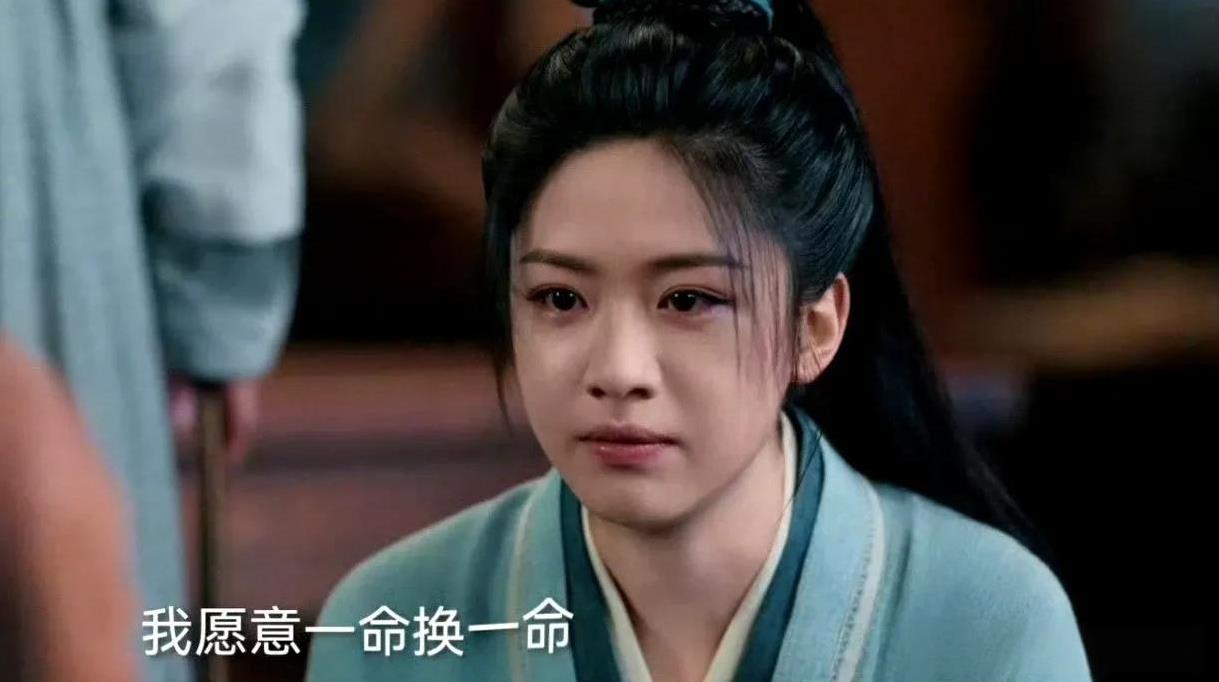 #记录我的2025#
向涵之口碑翻盘的关键：远离古偶！
古装剧造型里，她脸大头大