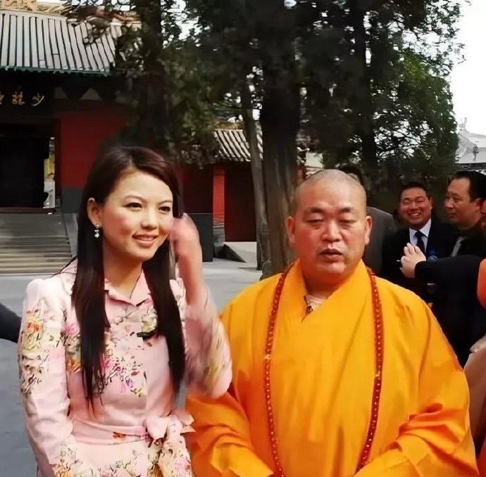 最近考古到一段超有意思的采访，2008年，李湘对释永信方丈的专访，这跨界组合，想