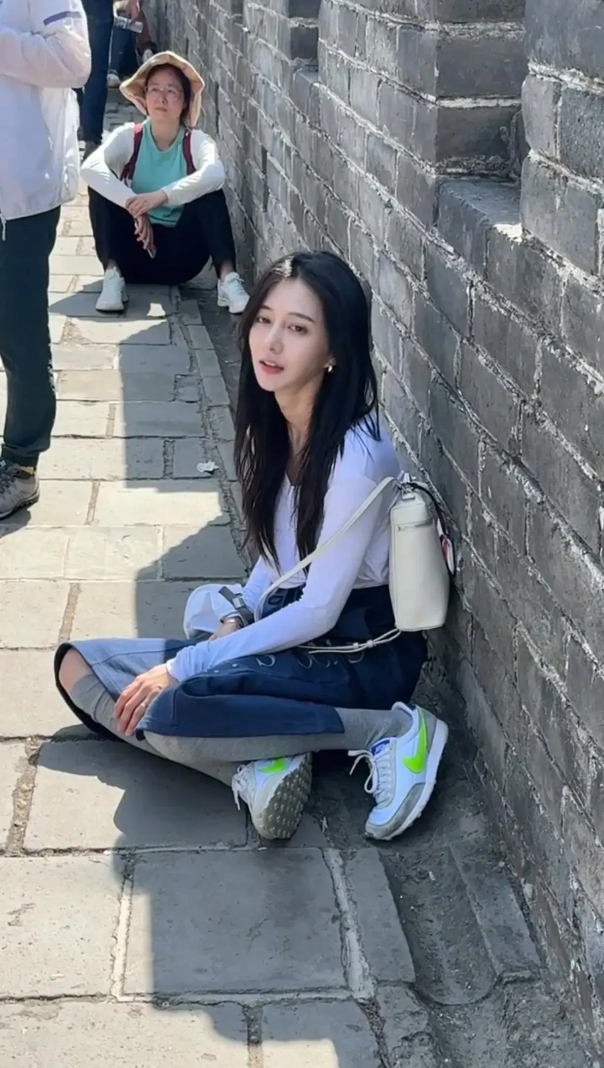 看上这个妹子了 怎么要联系方式
