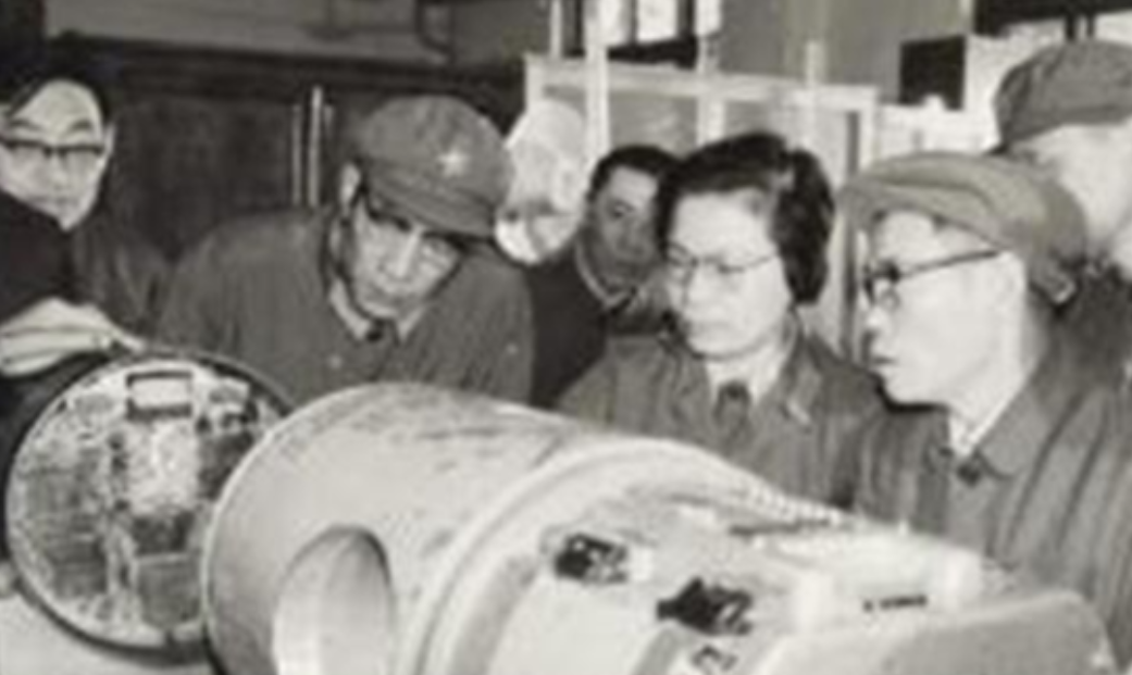 1959年，苏联总理赫鲁晓夫满脸自信，向毛主席宣称：“我们要撤回所有专家，你们根