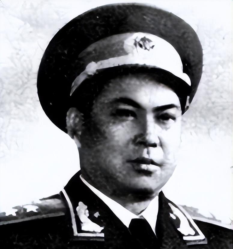 1968年3月的一天清晨，毛主席漫步在人民大会堂的走廊里，准备去参加会议，就在这