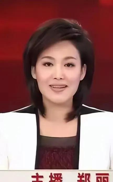 郑丽，1974年出生于黑龙江齐齐哈尔市克东县，毕业于齐齐哈尔大学汉语言文学系。1