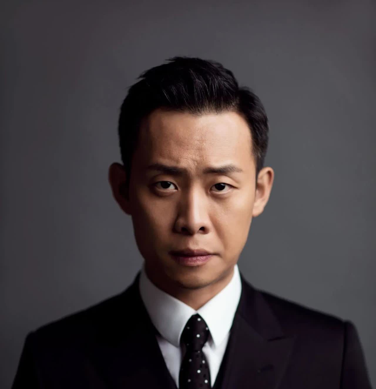 张译说，到现在我都很遗憾，初恋女友去世的那天，我人在法国，没能到现场参加她的葬礼