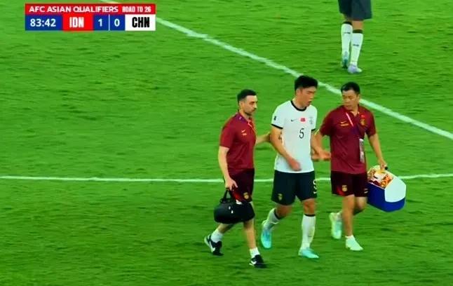 呆呆的看着这刺眼的1-0的比分，一个晚上都没有睡好！
现在回想一下，当朱某杰在第
