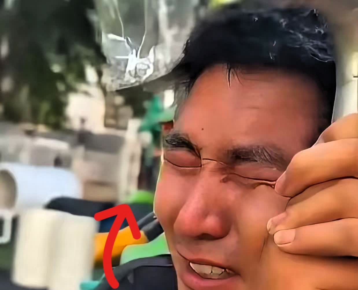 今天开学第一天，

本以为会像往常一样，

看到幼儿园门口小朋友哭得稀里