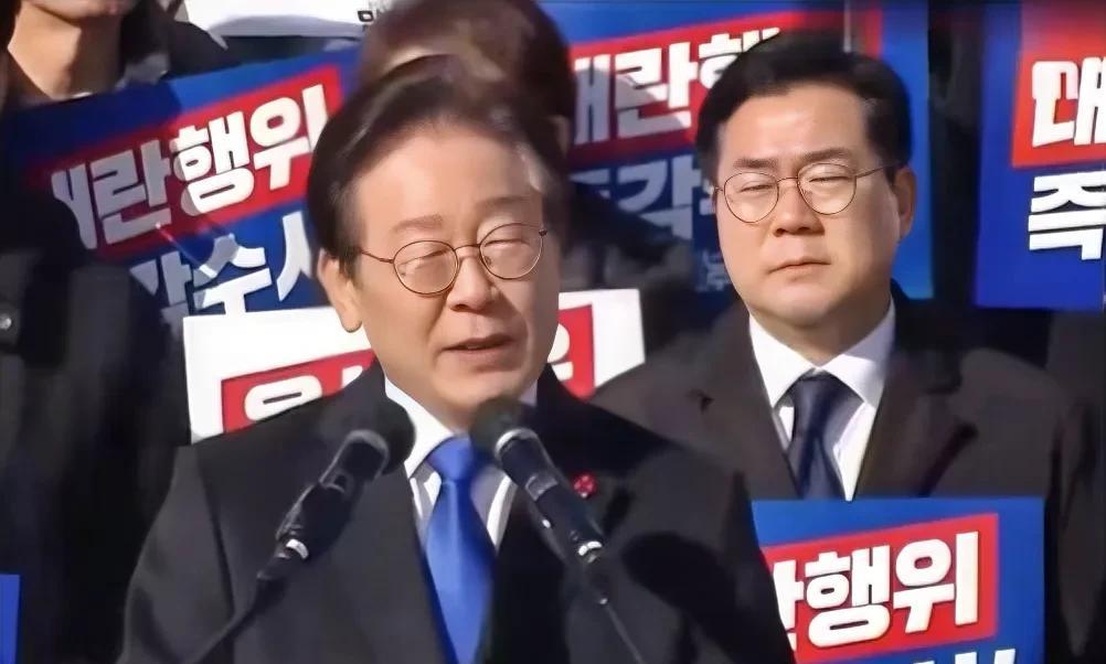 李在明真是太开心了！
就在今天，4月4日，韩国宪法法院竟然以8票赞成比0票反对的
