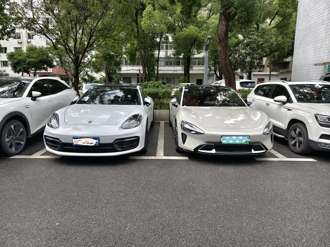 这样一对比，怎么感觉保时捷就那样了……