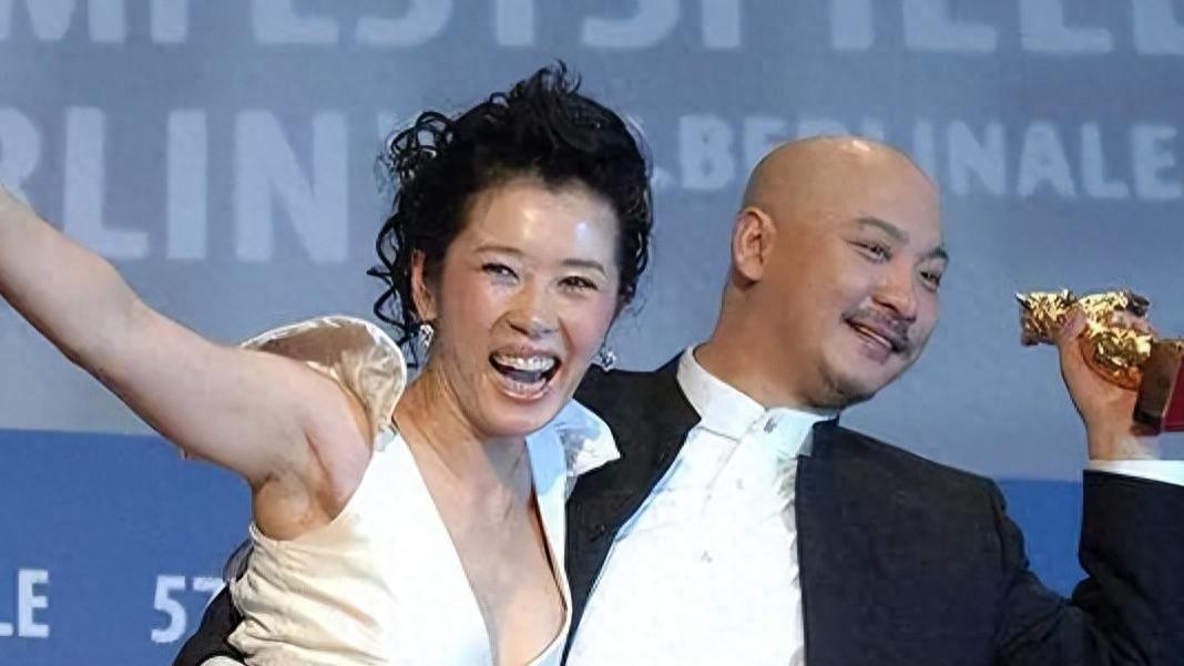 她曾被黄渤吻到害羞，与导演同居12年遭抛弃，今47岁身价高达40亿