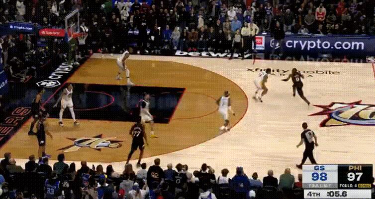 好刺激——埃奇库姆0.9秒绝杀勇士！
最后10秒勇士边线球被抢断，马克西5秒中投