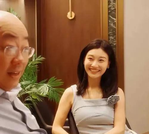 一直很好奇，这个Summer（三妹）什么来头，人好像定居在新西兰，嫁了个台湾老公