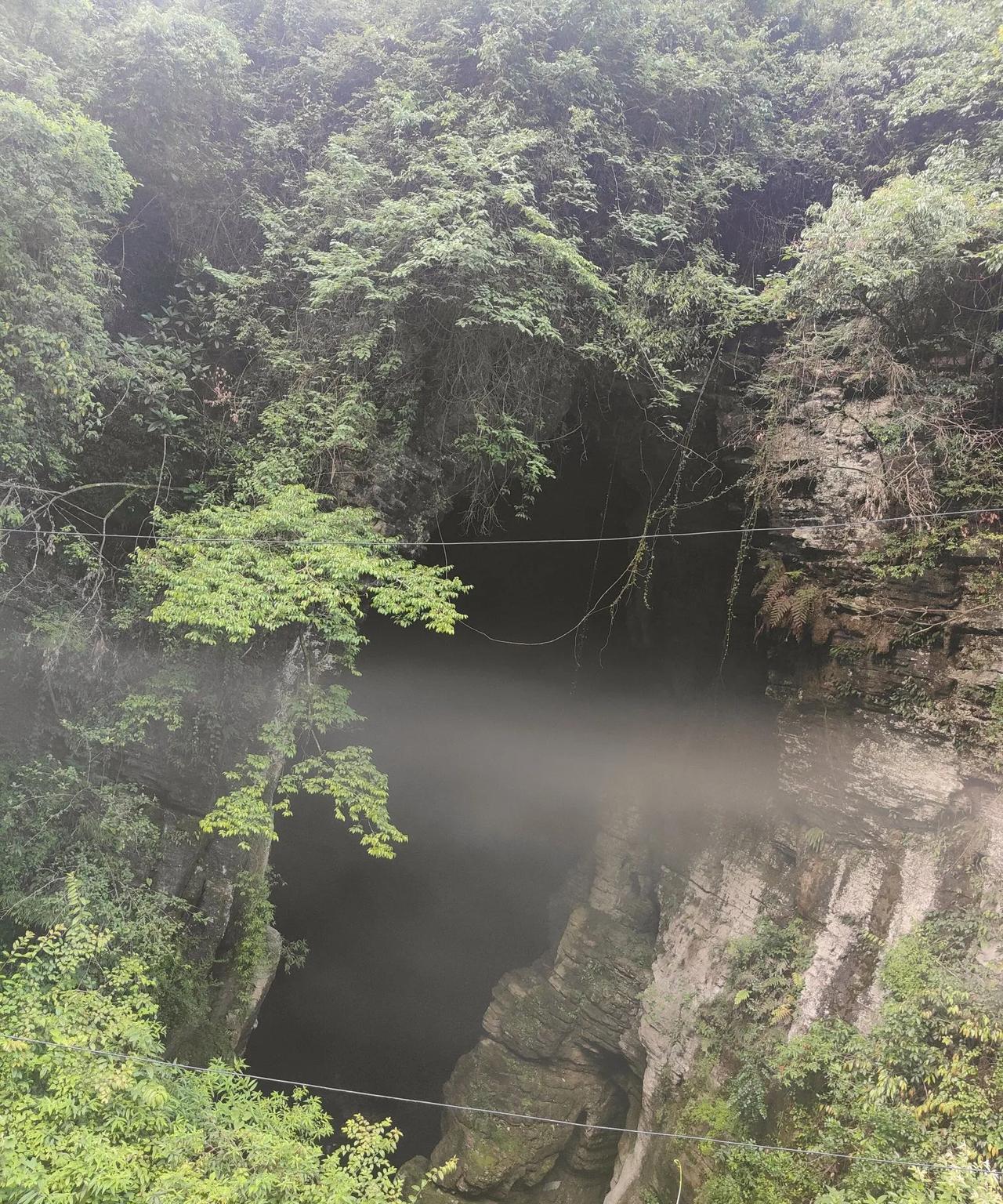 避暑第四天，打麻将避暑
武汉人说利川城区也很热，要在高山上才不热。
我就住利川城
