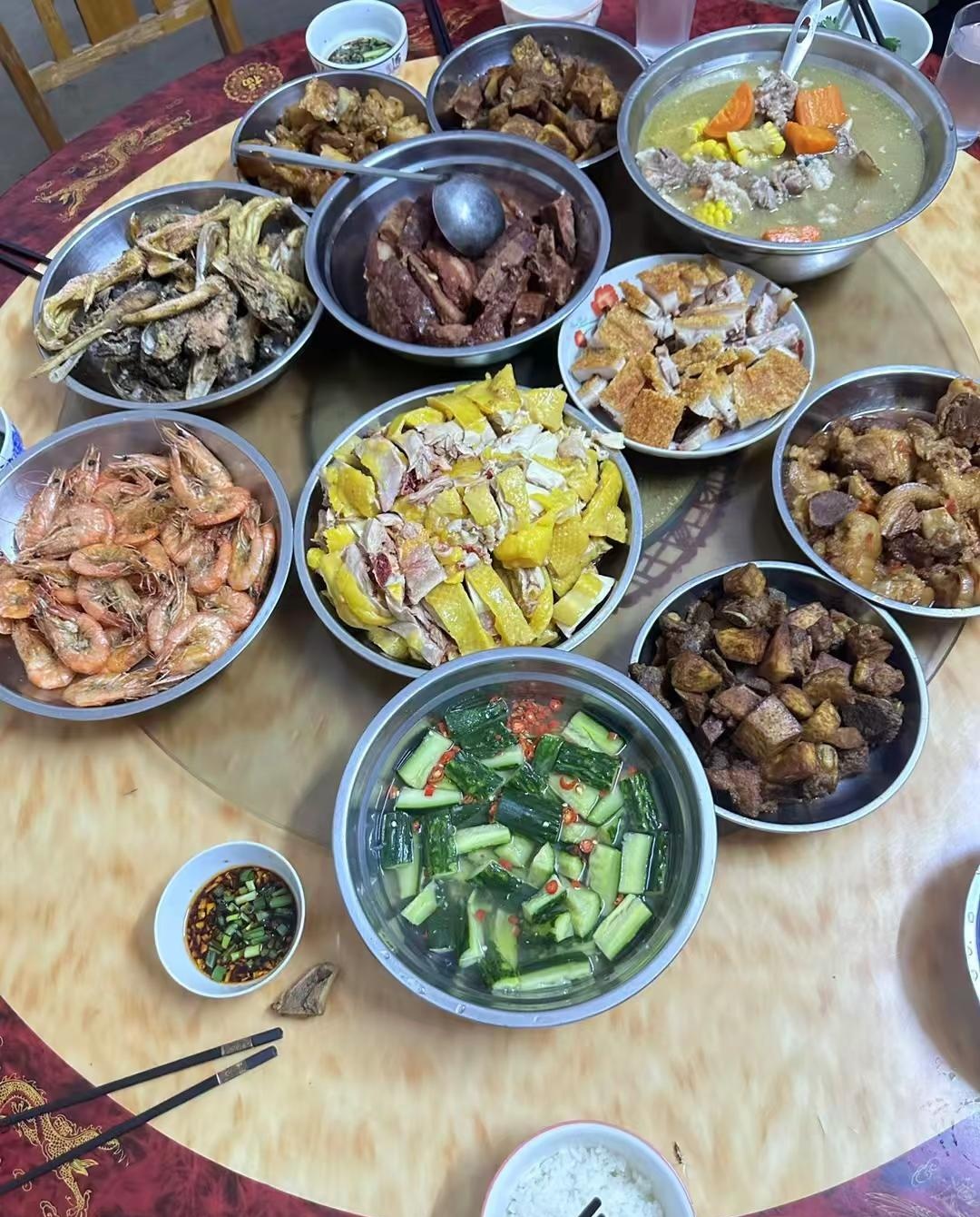 在娘家就是幸福，每天大鱼大肉

