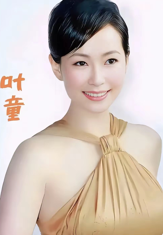 天呐！叶童年轻时候的女装扮相这么好看的吗？看起来比林青霞都要漂亮啊！一直以为林青