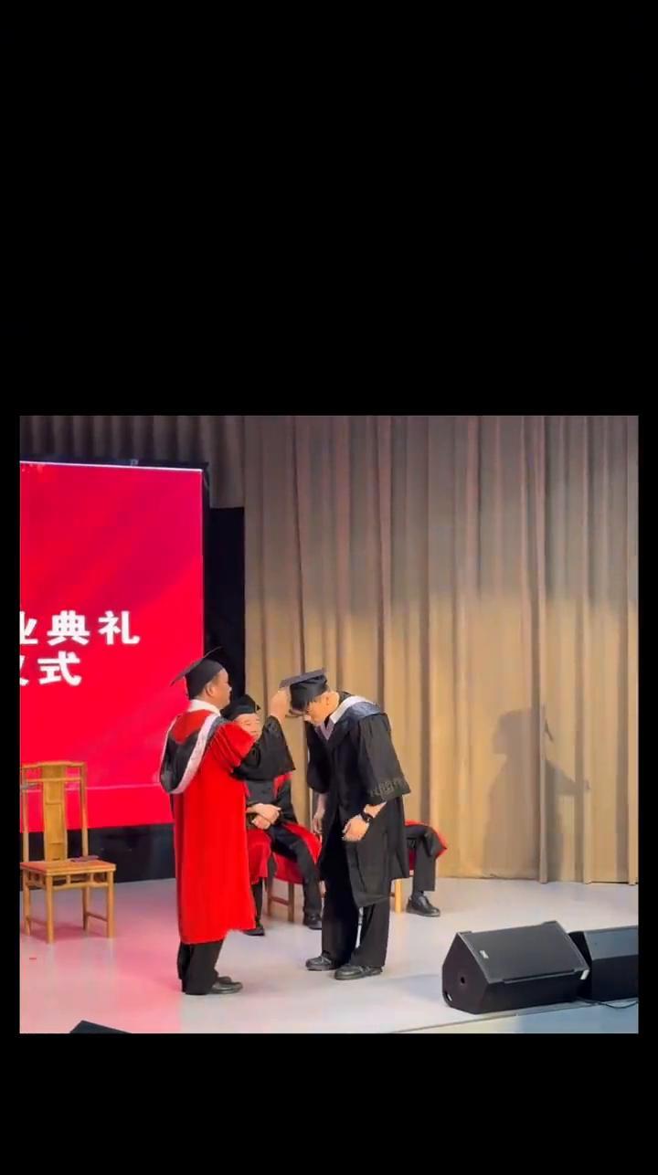 哈哈哈哈。