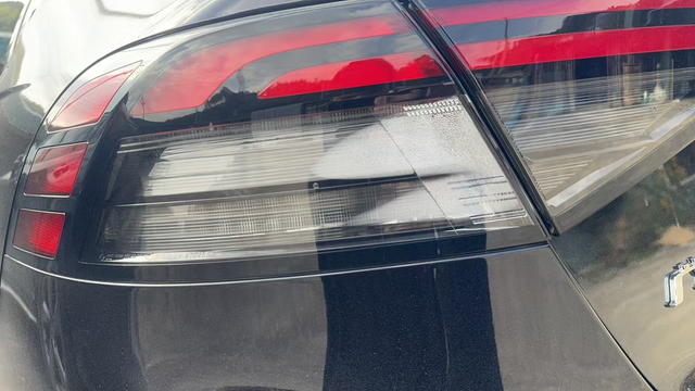 十一代雅阁尾灯起雾
大灯里面有水珠
你们有吗？