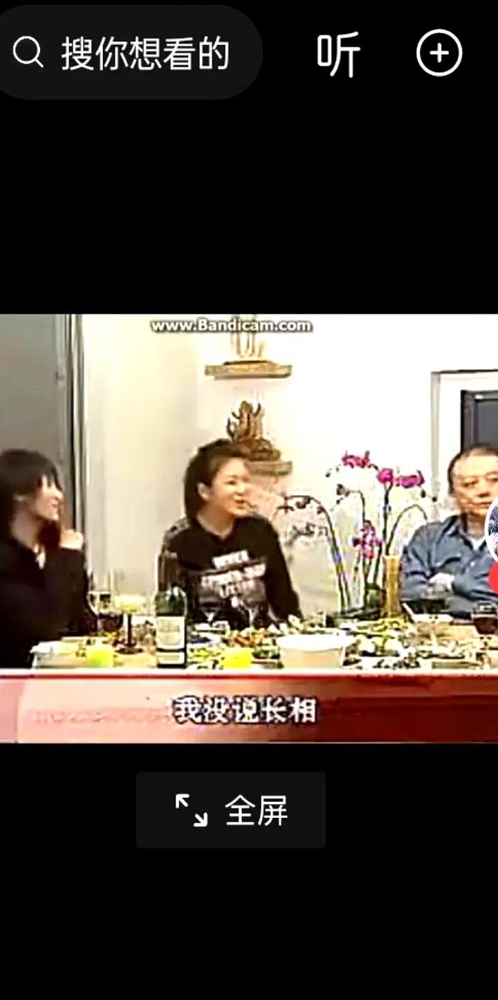王朔曾跟韩寒一块儿做节目，主持人说韩寒很像王朔，韩寒说：我哪里有王朔好看。
韩寒