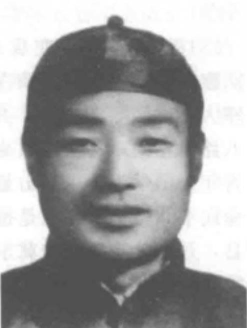 1933年，白子峰被日军连续审讯5天，导致双目失明，全身血肉模糊，几次昏死过去，