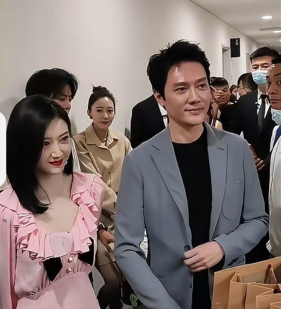 【惊爆！乔杉手滑转发景甜冯绍峰闪婚又秒删，这瓜到底保不保熟？】
娱乐圈今天又炸锅
