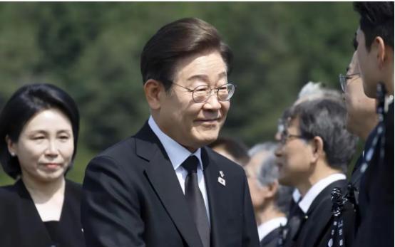 李在明向金正恩发出邀请？朝鲜回了4个字，一句话定型双方关系。
近期朝鲜公开发表言