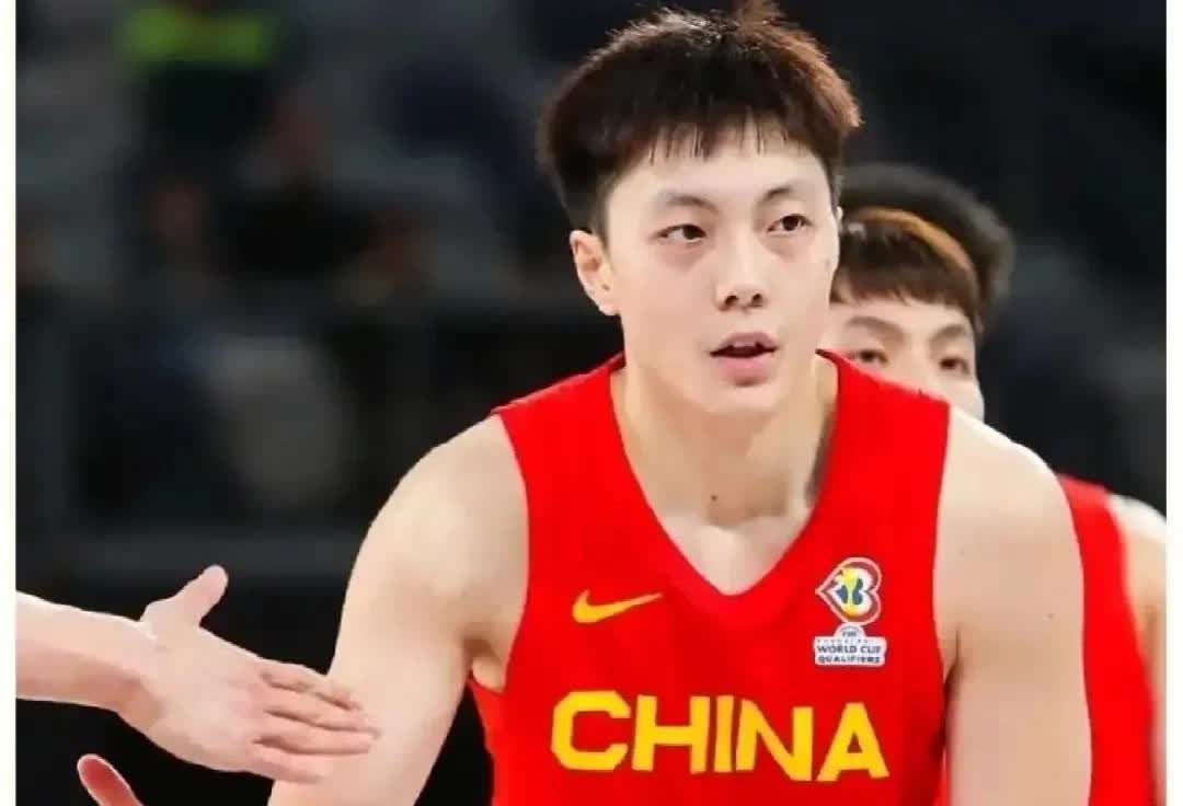 我不明白，我们明明有CBA本土助攻王孙铭徽，一号位最佳人选，为什么每次都要改造后